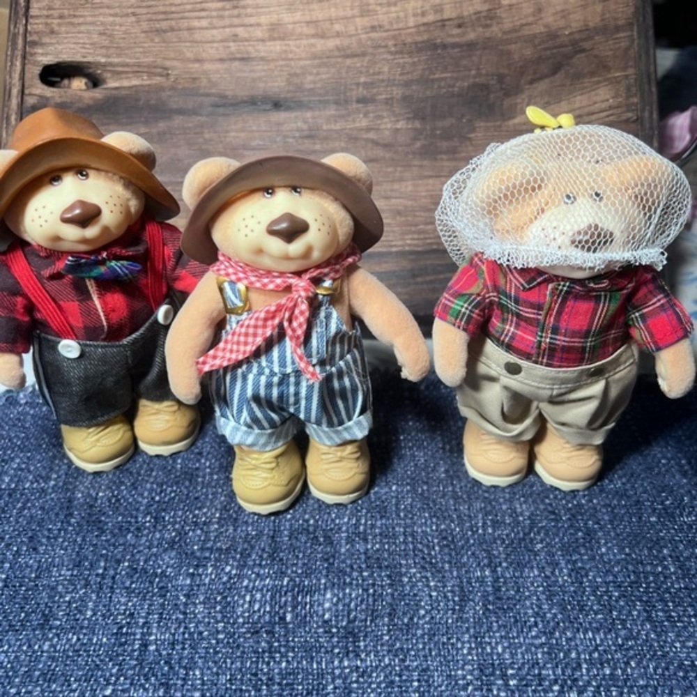 Vintage Furskins lot- Farrell, Dudley & Boone circa 1986